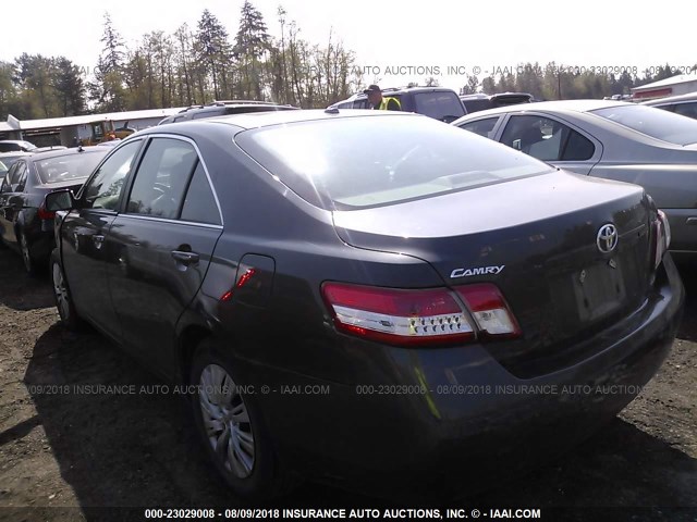 4T1BF3EK2AU113506 - 2010 TOYOTA CAMRY SE/LE/XLE GRAY photo 3