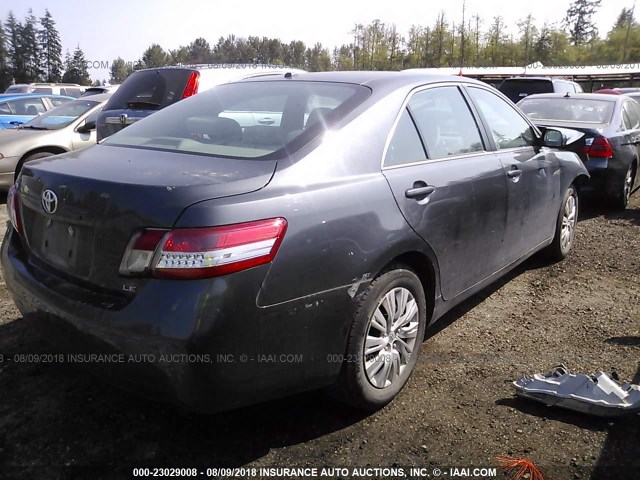 4T1BF3EK2AU113506 - 2010 TOYOTA CAMRY SE/LE/XLE ნაცრისფერი ფოტო 4