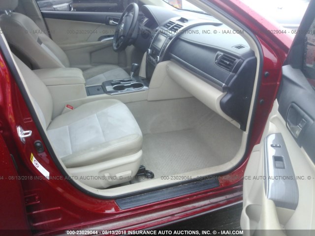 4T1BD1FK1CU051849 - 2012 TOYOTA CAMRY HYBRID/LE/XLE 红色 照片 5