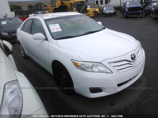 4T1BF3EK7BU731843 - 2011 TOYOTA CAMRY SE/LE/XLE WHITE photo 1