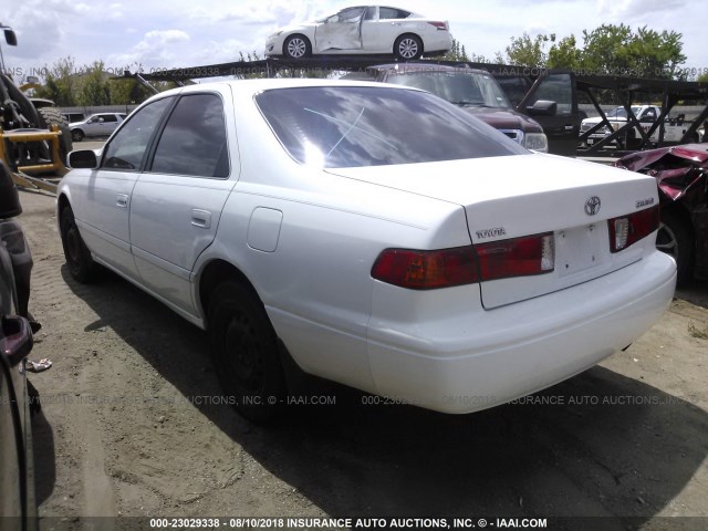 4T1BG22K2YU952240 - 2000 TOYOTA CAMRY CE/LE/XLE WHITE photo 3