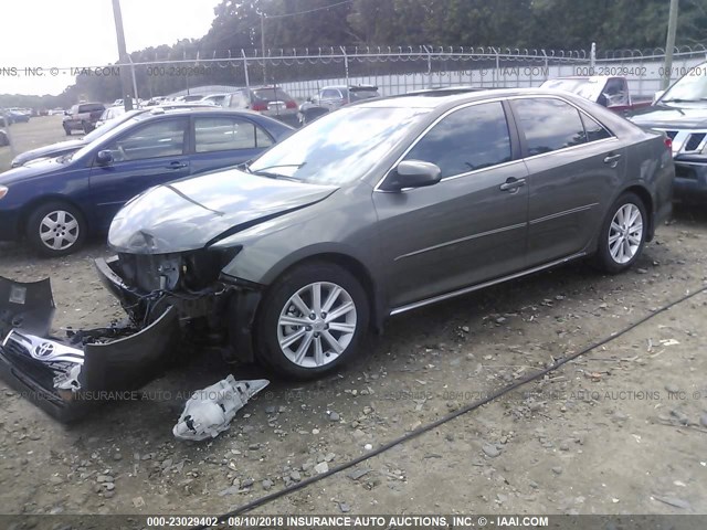 4T1BF1FK1DU723212 - 2013 TOYOTA CAMRY L/SE/LE/XLE ნაცრისფერი ფოტო 2