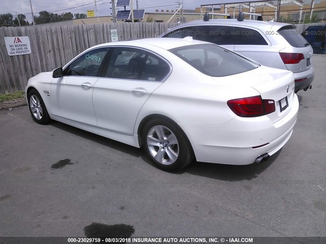 WBAXH5C51CDW09099 - 2012 BMW 528 XI WHITE photo 3