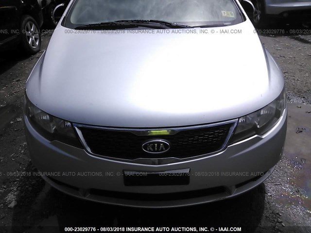 KNAFU4A20B5357364 - 2011 KIA FORTE EX SILVER photo 6