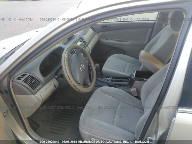 4T1BE32KX4U807940 - 2004 TOYOTA CAMRY LE/XLE/SE ოქროსფერი ფოტო 5