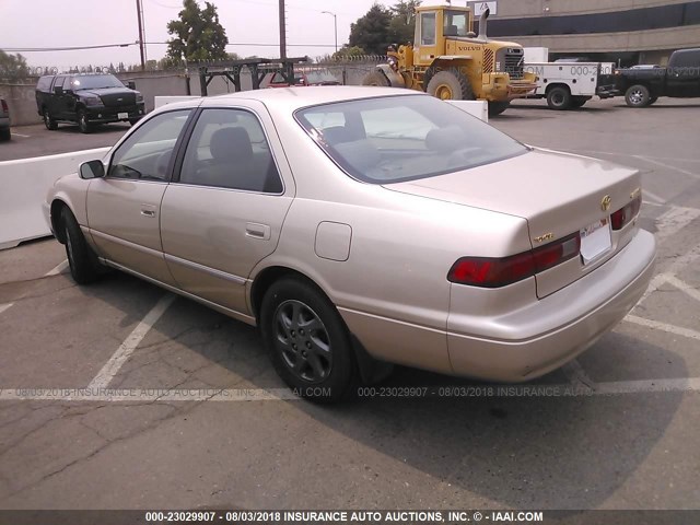 JT2BF28K4W0087850 - 1998 TOYOTA CAMRY LE/XLE 金色 照片 3