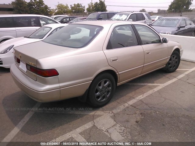 JT2BF28K4W0087850 - 1998 TOYOTA CAMRY LE/XLE GOLD photo 4
