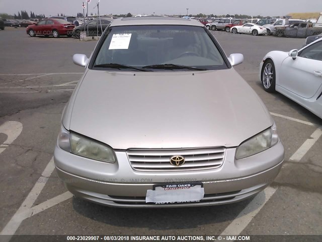 JT2BF28K4W0087850 - 1998 TOYOTA CAMRY LE/XLE GOLD photo 6