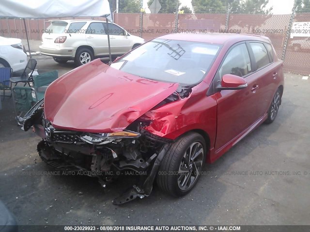 JTNKARJE6JJ569981 - 2018 TOYOTA COROLLA IM RED photo 2