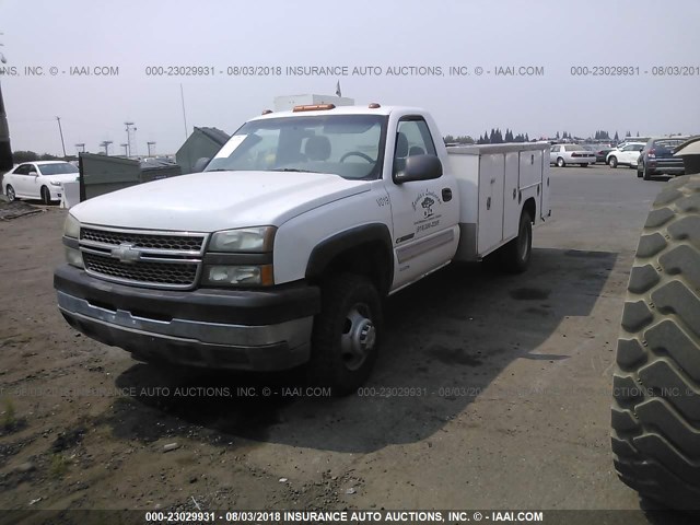 1GCHC29U86E124542 - 2006 CHEVROLET SILVERADO C2500 HEAVY DUTY WHITE photo 2