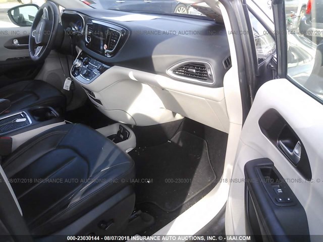 2C4RC1EG2JR144439 - 2018 CHRYSLER PACIFICA TOURING L PLUS GRAY photo 5