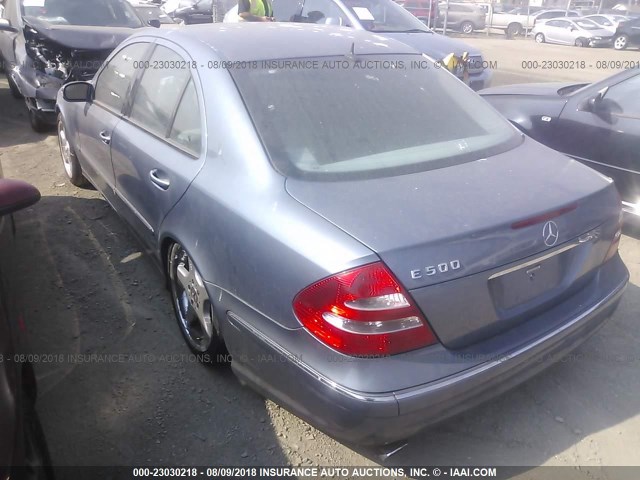 WDBUF70J15A695705 - 2005 MERCEDES-BENZ E 500 BLUE photo 3