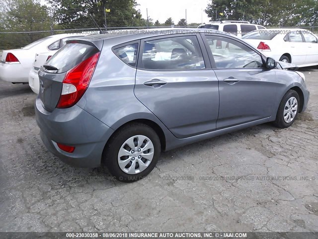 KMHCT5AEXHU311219 - 2017 HYUNDAI ACCENT SE GRAY photo 4