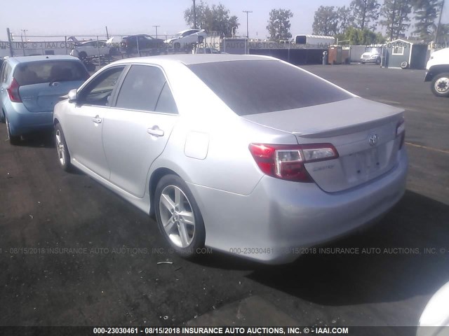 4T1BF1FK3EU448332 - 2014 TOYOTA CAMRY L/SE/LE/XLE 银色 照片 3