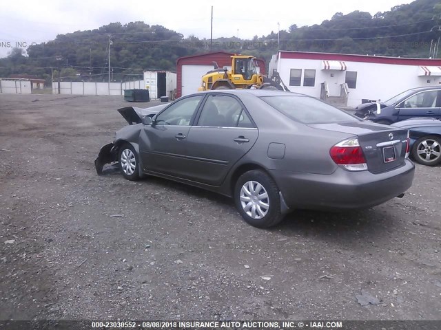 4T1BE30KX5U589633 - 2005 TOYOTA CAMRY LE/XLE/SE GRAY photo 3