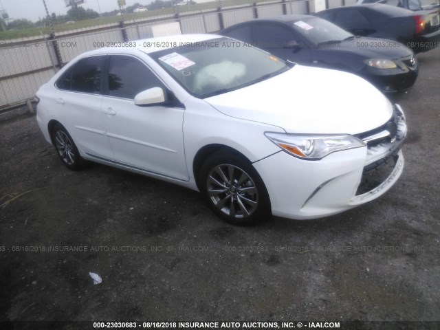 4T4BF1FK0GR547795 - 2016 TOYOTA CAMRY LE/XLE/SE/XSE WHITE photo 1