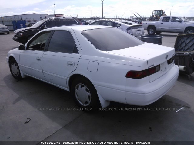 4T1BG22K8XU495156 - 1999 TOYOTA CAMRY CE/LE/XLE WHITE photo 3