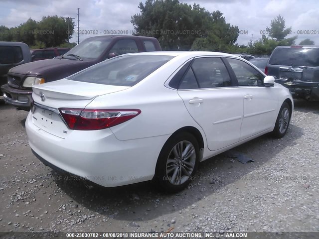 4T1BF1FK8HU702878 - 2017 TOYOTA CAMRY LE/XLE/SE/XSE 白色 照片 4