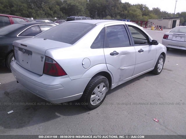 1FAFP34N37W154499 - 2007 FORD FOCUS ZX4/S/SE/SES 银色 照片 4