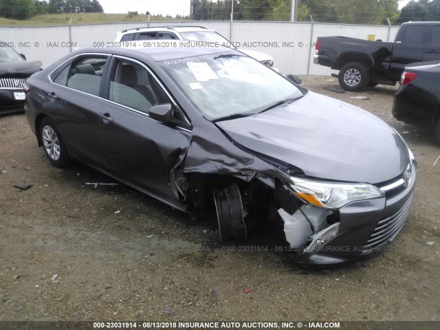 4T4BF1FK4FR476468 - 2015 TOYOTA CAMRY LE/XLE/SE/XSE GRAY photo 1