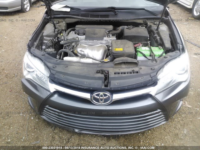 4T4BF1FK4FR476468 - 2015 TOYOTA CAMRY LE/XLE/SE/XSE 灰色 照片 10