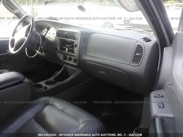 1FMZU67K74UA28202 - 2004 FORD EXPLORER SPORT TR  SILVER photo 5