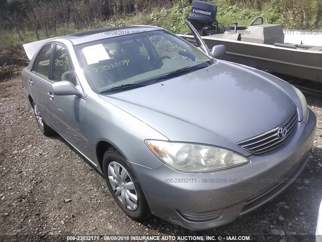 JTDBE32K863054292 - 2006 TOYOTA CAMRY LE/XLE GOLD photo 1