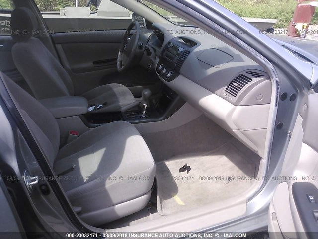 JTDBE32K863054292 - 2006 TOYOTA CAMRY LE/XLE 金色 照片 5