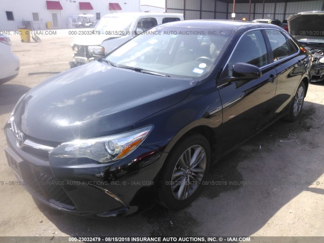 4T1BF1FK5GU266781 - 2016 TOYOTA CAMRY LE/XLE/SE/XSE BLACK photo 2