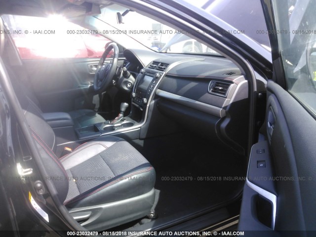 4T1BF1FK5GU266781 - 2016 TOYOTA CAMRY LE/XLE/SE/XSE BLACK photo 5