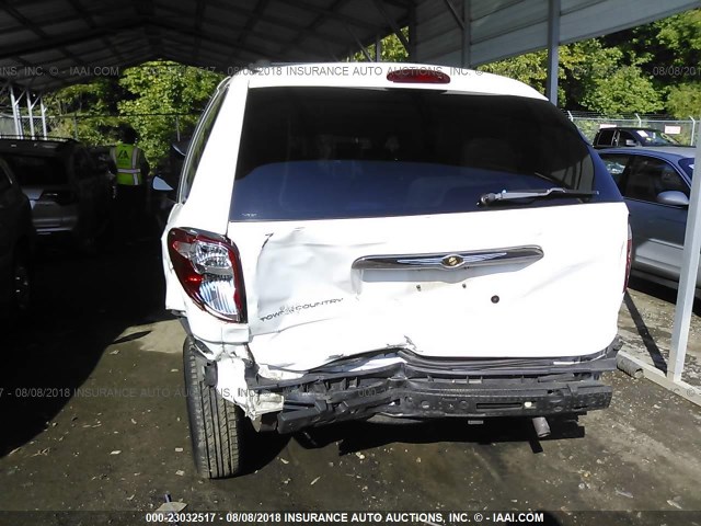 1A4GP45R66B608573 - 2006 CHRYSLER TOWN & COUNTRY  WHITE photo 6