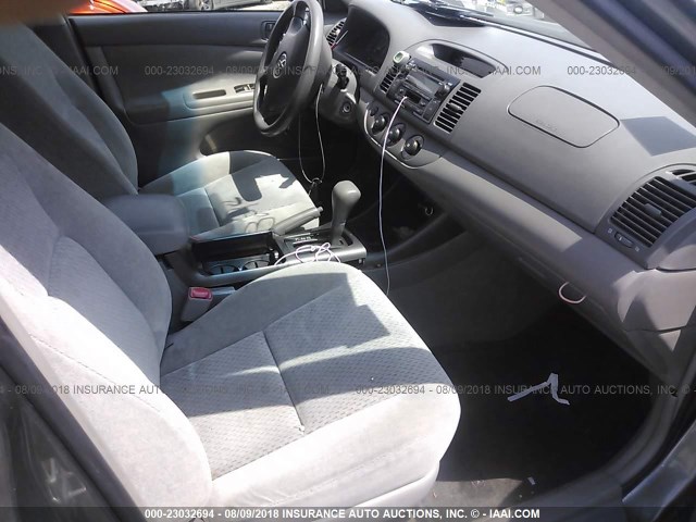 4T1BE32K94U853310 - 2004 TOYOTA CAMRY LE/XLE/SE GRAY photo 5