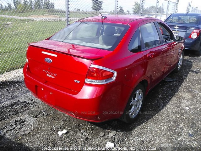 1FAHP35N98W128532 - 2008 FORD FOCUS SE/SEL/SES RED photo 4