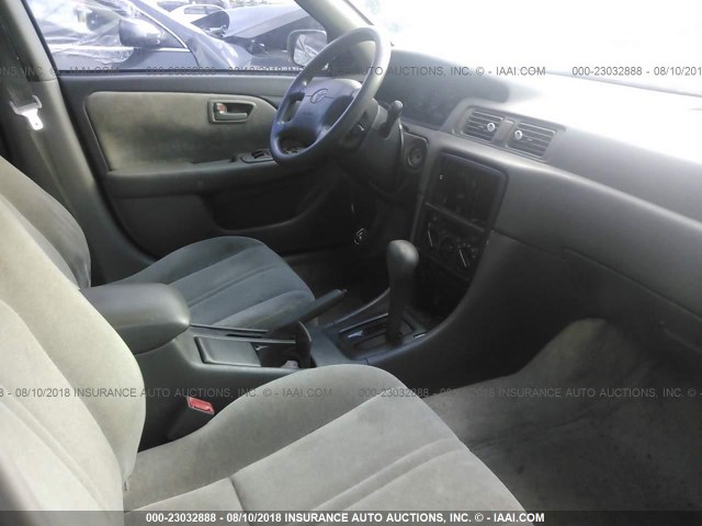 4T1BG28K2XU527722 - 1999 TOYOTA CAMRY CE/LE/XLE 米色 照片 5