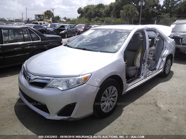 4T1BF1FK8DU227727 - 2013 TOYOTA CAMRY L/SE/LE/XLE 银色 照片 2