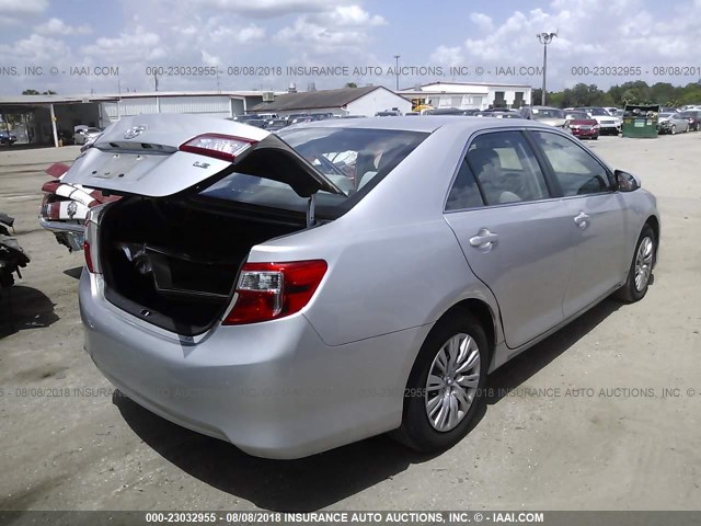 4T1BF1FK8DU227727 - 2013 TOYOTA CAMRY L/SE/LE/XLE 银色 照片 4