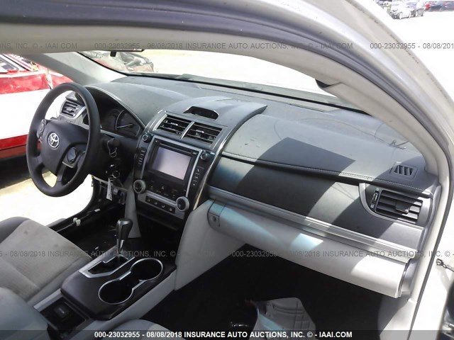 4T1BF1FK8DU227727 - 2013 TOYOTA CAMRY L/SE/LE/XLE 银色 照片 5