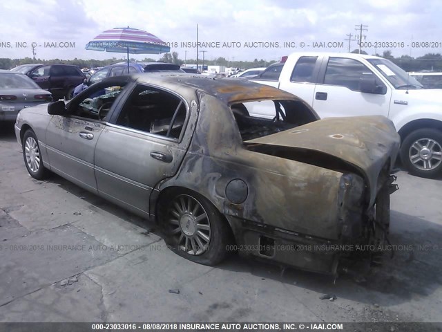 1LNHM82W83Y682859 - 2003 LINCOLN TOWN CAR SIGNATURE TAN photo 3