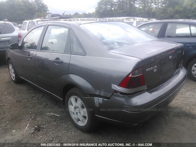 1FAHP34NX7W213749 - 2007 FORD FOCUS ZX4/S/SE/SES 灰色 照片 3