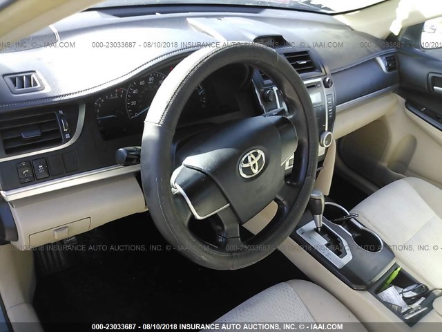 4T1BF1FK1CU596458 - 2012 TOYOTA CAMRY SE/LE/XLE 灰色 照片 5