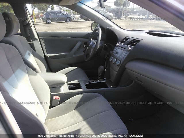 4T1BE46K38U212577 - 2008 TOYOTA CAMRY CE/LE/XLE/SE SILVER photo 5