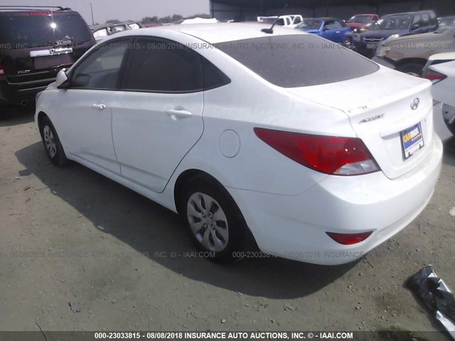 KMHCT4AE3GU123084 - 2016 HYUNDAI ACCENT SE WHITE photo 3