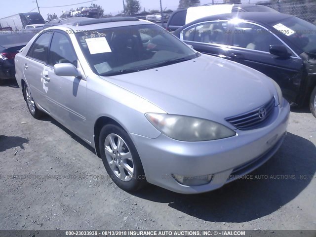 4T1BE32K95U586719 - 2005 TOYOTA CAMRY LE/XLE/SE 银色 照片 1