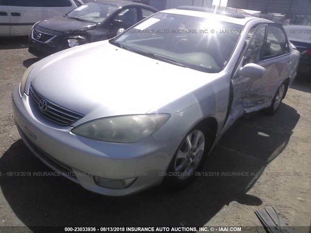 4T1BE32K95U586719 - 2005 TOYOTA CAMRY LE/XLE/SE 银色 照片 2