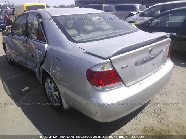 4T1BE32K95U586719 - 2005 TOYOTA CAMRY LE/XLE/SE 银色 照片 3