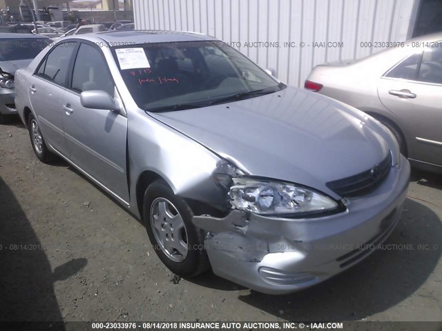 4T1BF32K42U529479 - 2002 TOYOTA CAMRY LE/XLE/SE 银色 照片 1