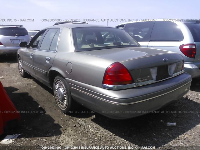 2FAFP73W0YX100715 - 2000 FORD CROWN VICTORIA  GREEN photo 3