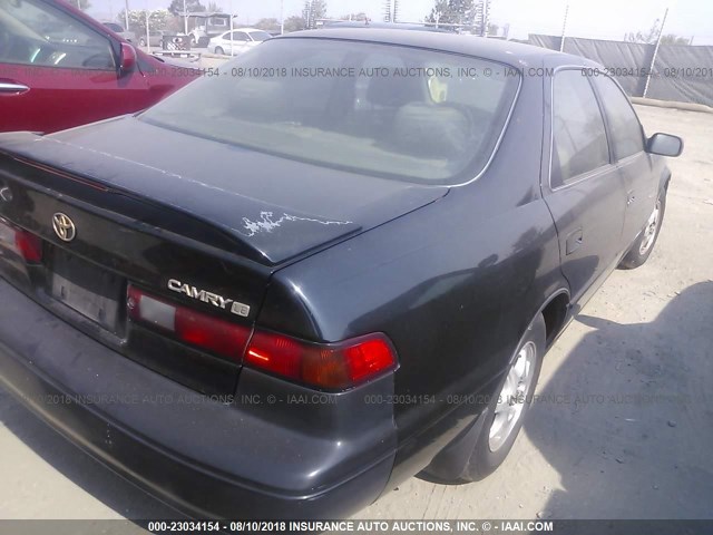 4T1BG22K5VU096122 - 1997 TOYOTA CAMRY CE/LE/XLE 蓝色 照片 4