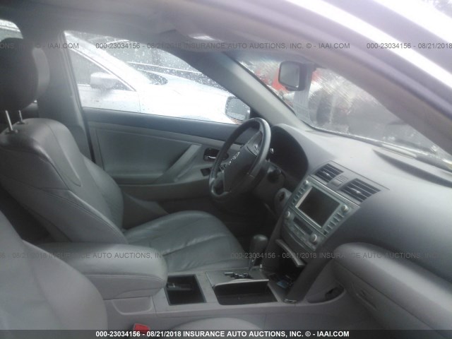 4T1BB46K89U075792 - 2009 TOYOTA CAMRY HYBRID SILVER photo 5