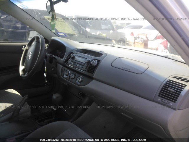 4T1BE32K55U570503 - 2005 TOYOTA CAMRY LE/XLE/SE 银色 照片 5